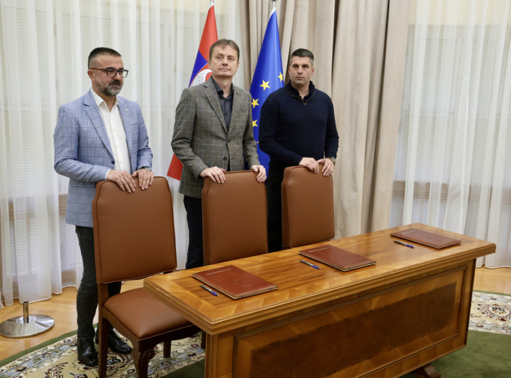 Darko Glišić potpisao ugovor od 44 miliona za rekonstrukciju vodovodne mreže u Žabarima