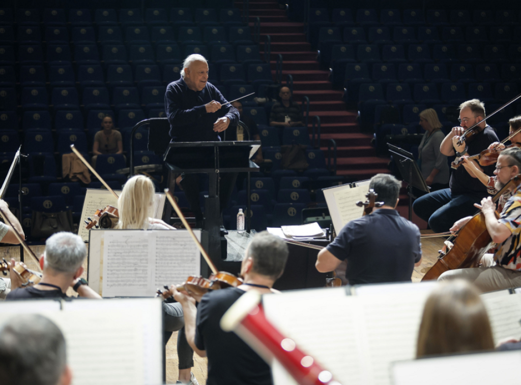Beogradsku filharmoniju u Indiji dočekao dirigent Zubin Mehta