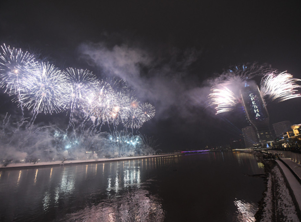 Srpska Nova godina dočekana u Beogradu na vodi uz vatromet, igru dronova i laserske efekte