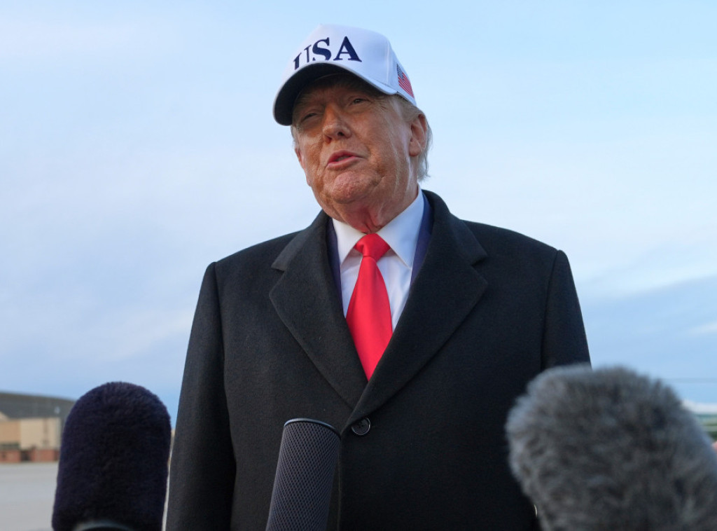 Tramp zatražio od Danske da se povuče sa Grenlanda