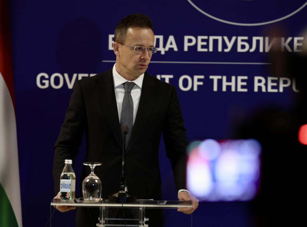 Peter Sijarto: Za jedan do tri dana dogovor MOL-a sa "Gaspromnjeftom" o NIS-u