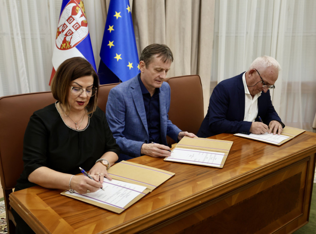 Glišić potpisao ugovor od 360 miliona dinara za rekonstrukciju škole u Surdulici