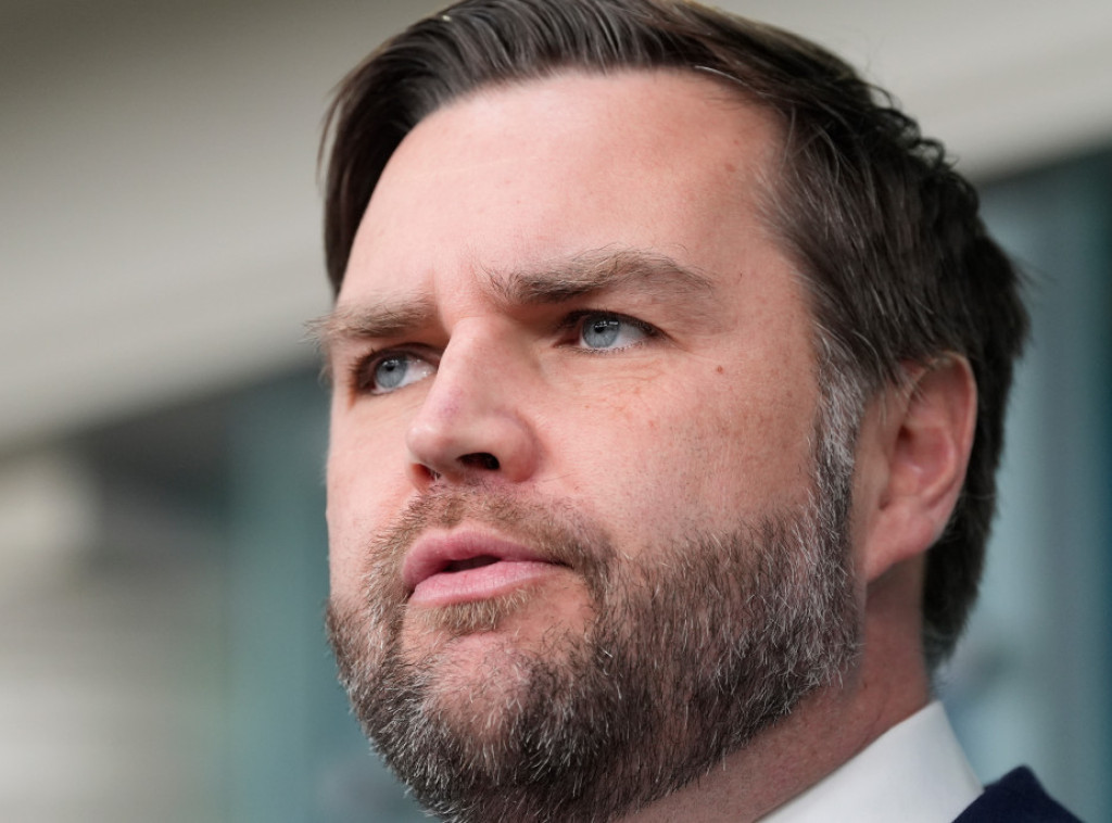 Čovek iz Kalifornije uhapšen zbog navodnih onlajn pretnji smrću Džej Di Vensu