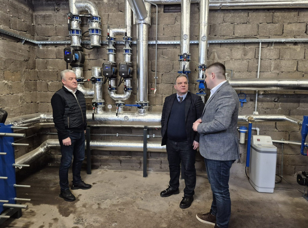 Ministar prosvete Dejan Vuk Stanković obišao školu u Guči