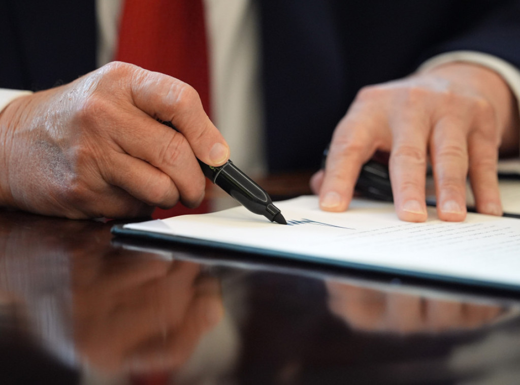 Tramp planira potpisivanje izvršne naredbe za prenos utakmice vojske i mornarice