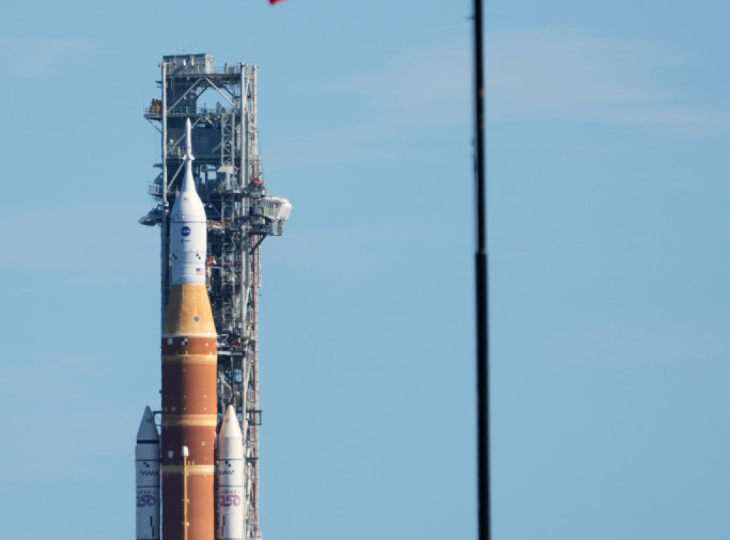 NASA postavila na lansirnu rampu raketu kojom će misija Artemis II krenuti na Mesec