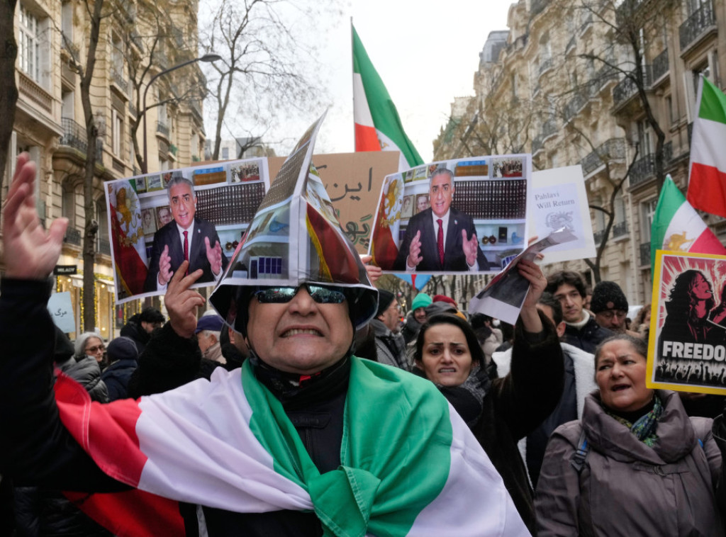 Protesti u Parizu protiv represije u Iranu, istaknuti simboli Pahlavija