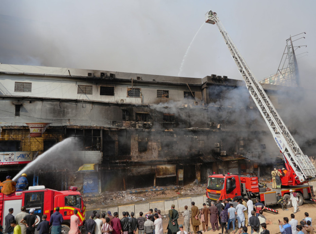 Broj poginulih u požaru u tržnom centru u Pakistanu povećan na 21