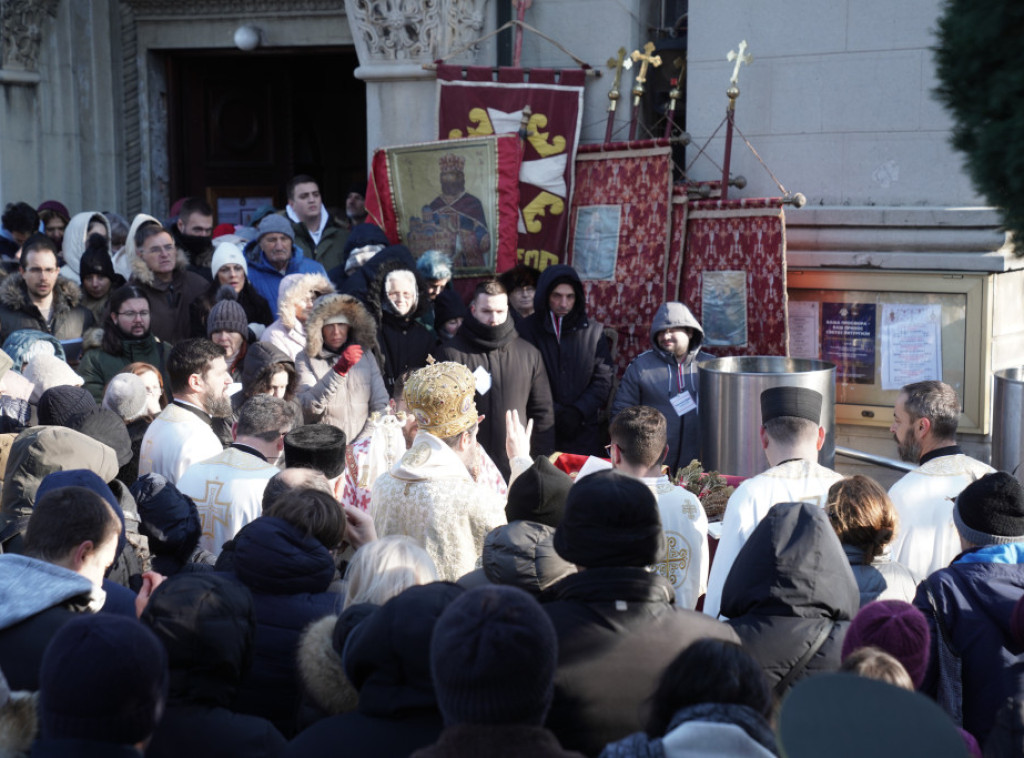 U Hramu Svetog Đorđa u toku liturgija, plivanje za Časni krst na Adi Ciganliji od 12 sati