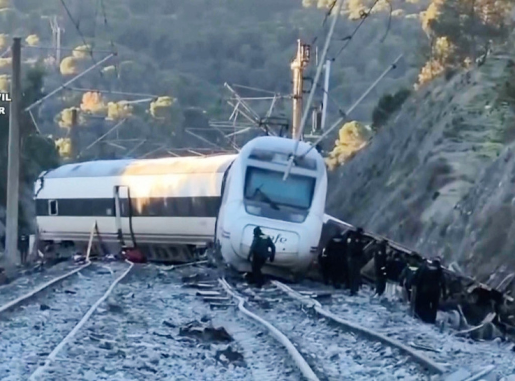 Broj poginulih u železničkoj nesreći u Španiji povećan na najmanje 39