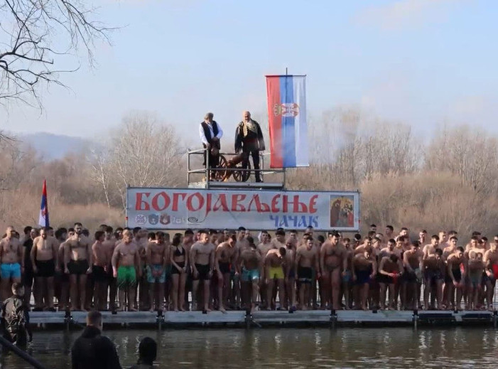Čačak: Lazar Filipović prvi doplivao do Časnog krsta