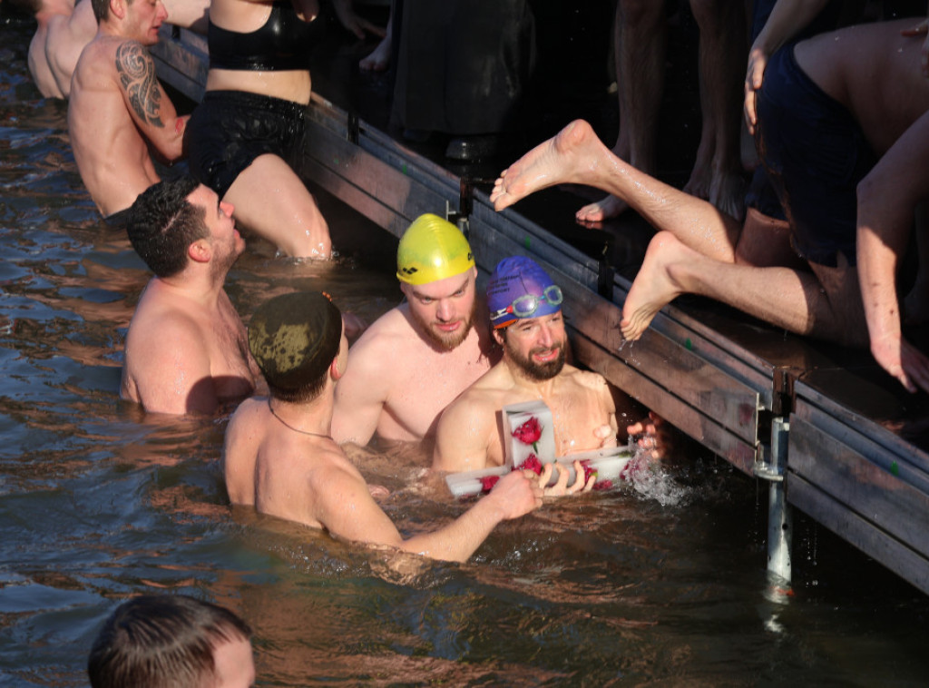 Čačak: Lazar Filipović prvi doplivao do Časnog krsta