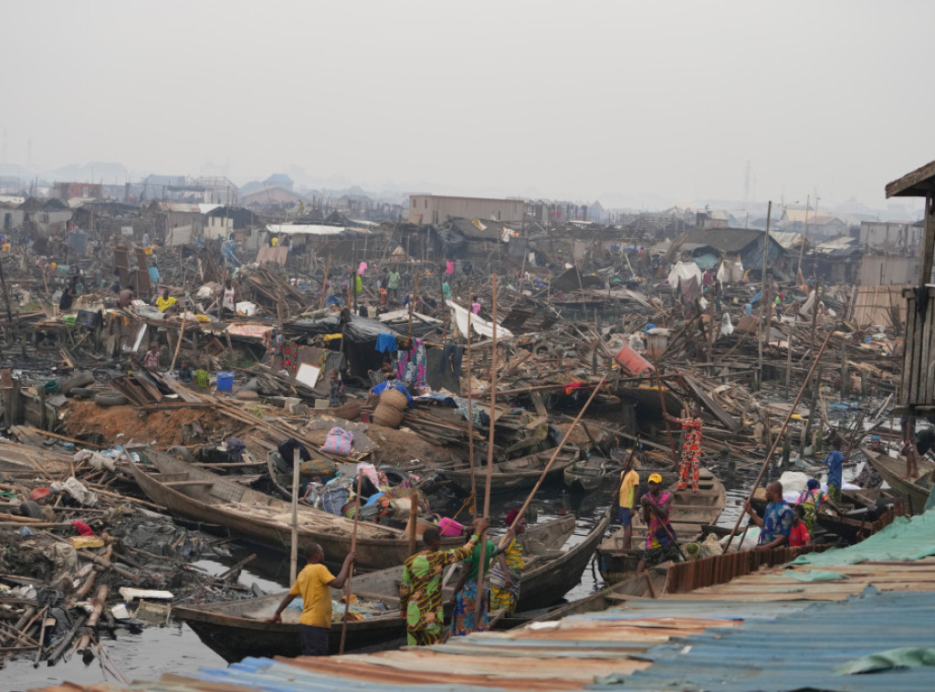 Nigerijske vazduhoplovne snage uništile oko 10 čamaca i ubile više od 40 militanata