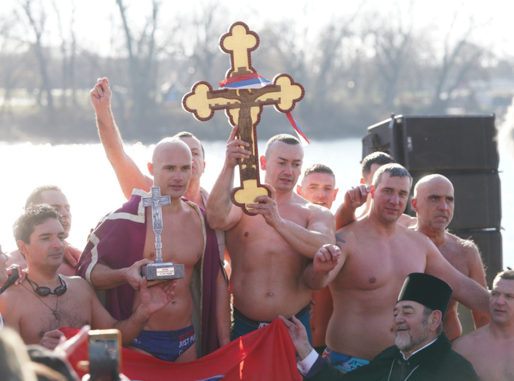 Održano plivanje za Časni krst na Adi Ciganliji, pobednik žandarm Nikola Trajković