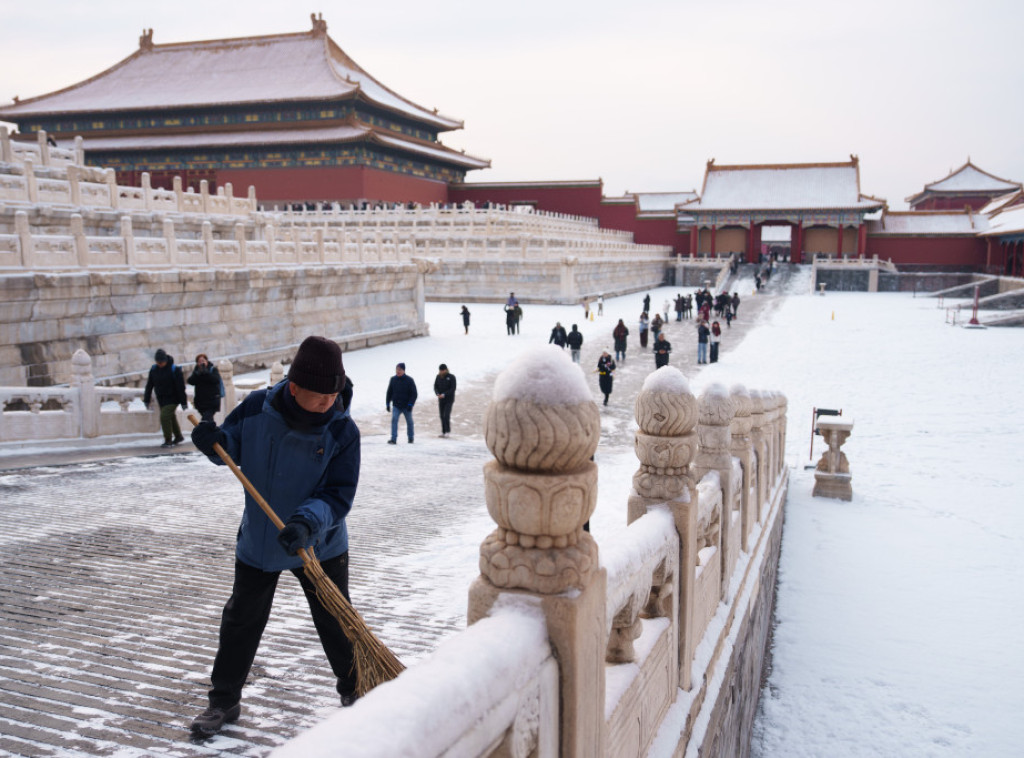 Hladni front zahvatio Kinu, zatvorene škole, ekipe za uklanjanje snega u pripravnosti