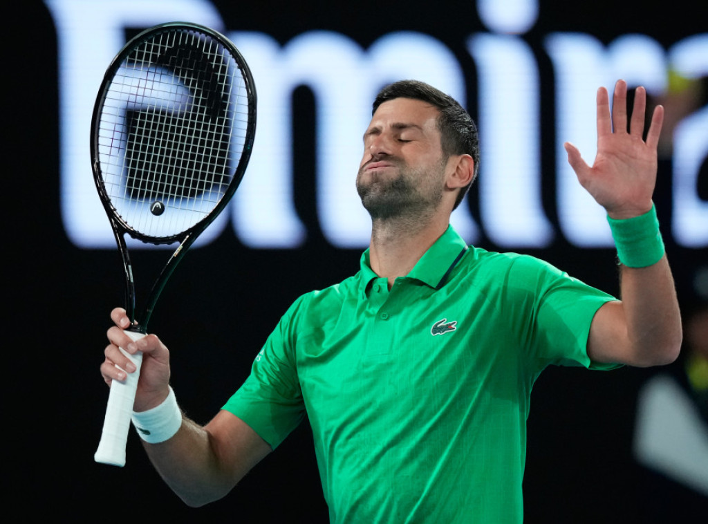 Djokovic defeats Martinez to advance to Australian Open second round