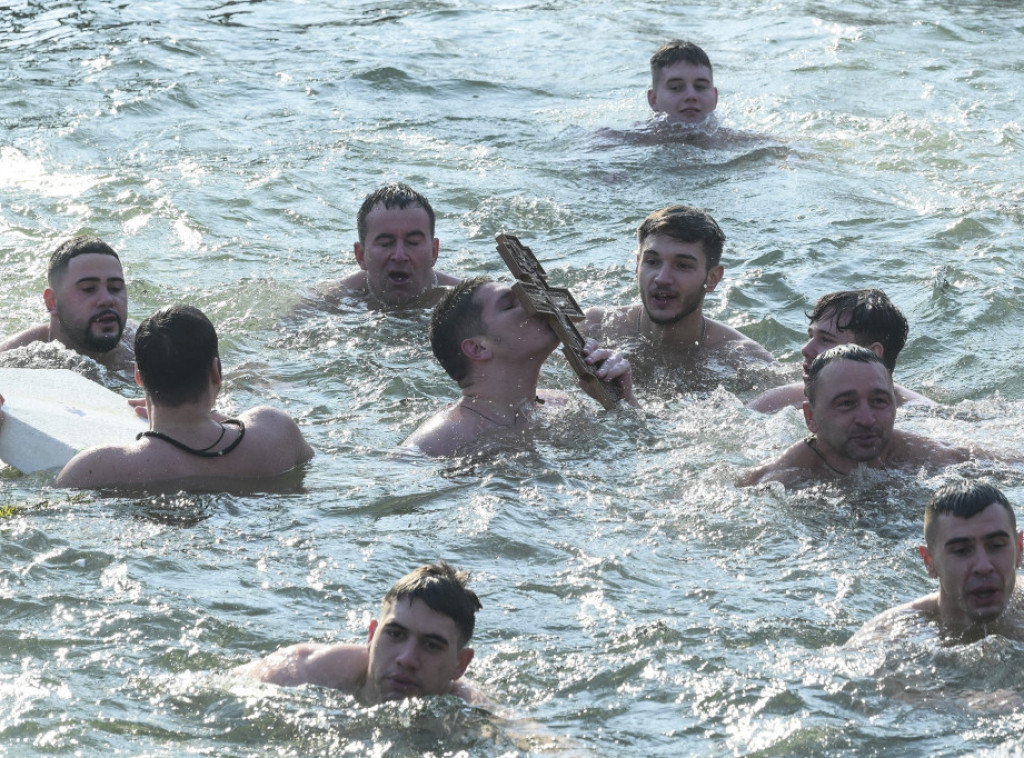 Širom Srbije održano plivanje za Časni krst