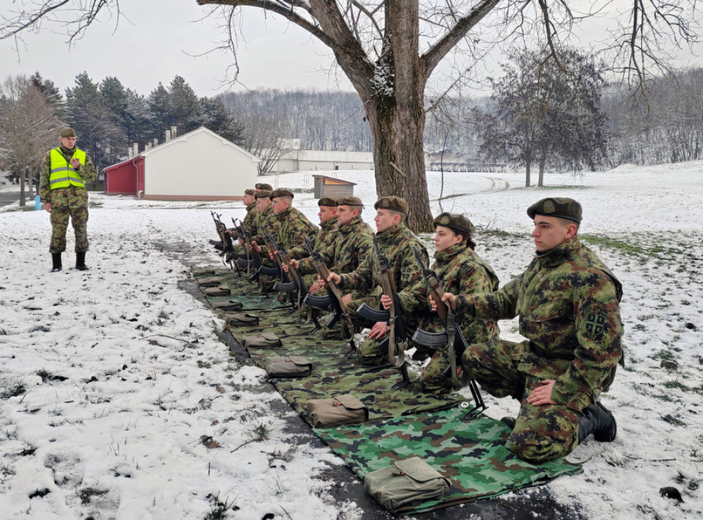 Realizovana provera obučenosti najmlađih vojnika u Somboru, Valjevu i Leskovcu