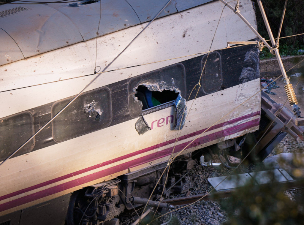 Broj žrtava u železničkoj nesreći porastao na 40; Stručnjaci otkrili polomljenu spojnicu na šinama
