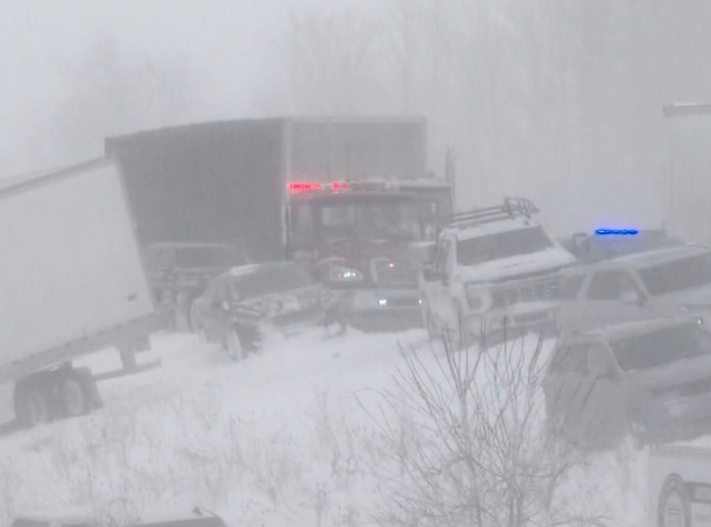 Više od 100 vozila učestvovalo u lančanom sudaru u Mičigenu