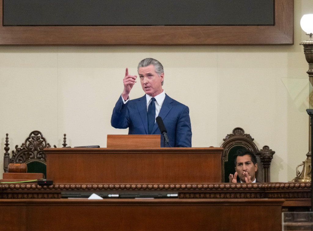 Gevin Njusom kritikovao Evropsku uniju zbog "popustljivosti" prema Trampovim pretnjama oko Grenlanda