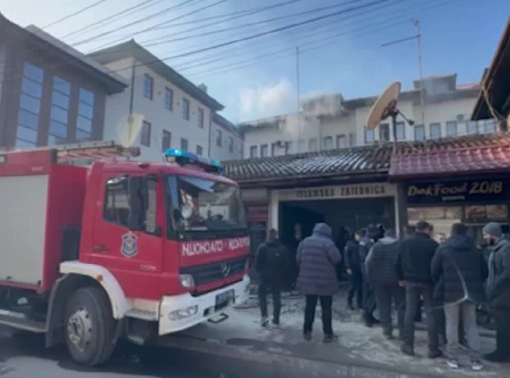 Izbio požar u Mešihatu islamske zajednice u Novom Pazaru, brzom reakcijom vatrogasaca vatra stavljena pod kontrolu