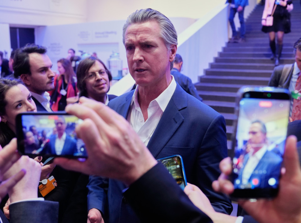 Gevin Njusom kritikovao Evropsku uniju zbog "popustljivosti" prema Trampovim pretnjama oko Grenlanda