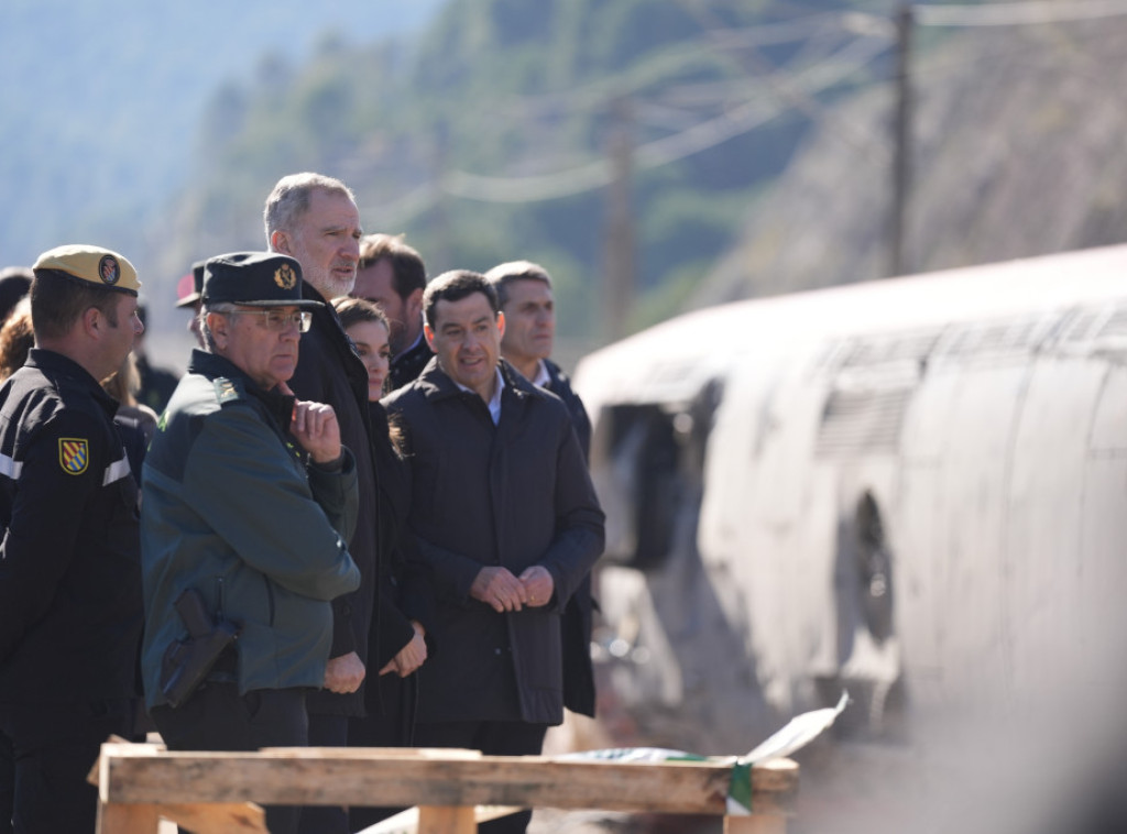Španski kralj Felipe VI i kraljica Leticija obišli mesto železničke nesreće u Kordobi