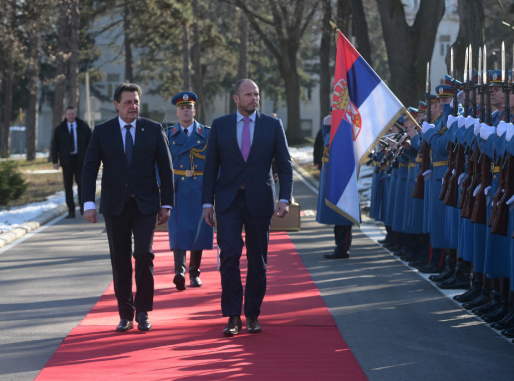 Gašić razgovarao sa ministrom odbrane Belgije o političko-bezbedonosnoj situaciji i saradnji