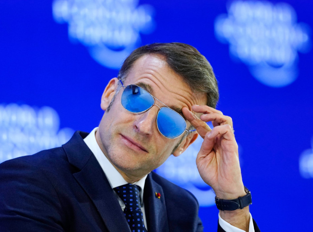 France info: Makron i u obraćanju na forumu u Davosu nosio naočare za sunce