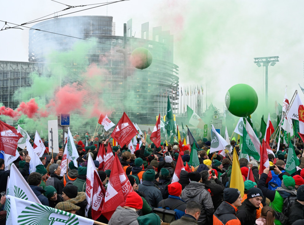 Hiljade poljoprivrednika protestuju ispred Evropskog parlamenta zbog trgovinskog sporazuma s Merkosurom