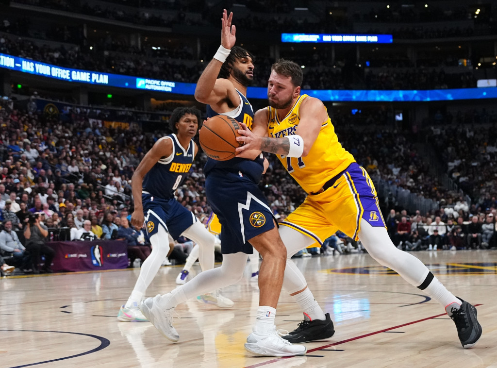 Tripl-dabl Dončića u pobedi LA Lejkersa protiv Denvera, Majami savladao Sakramento