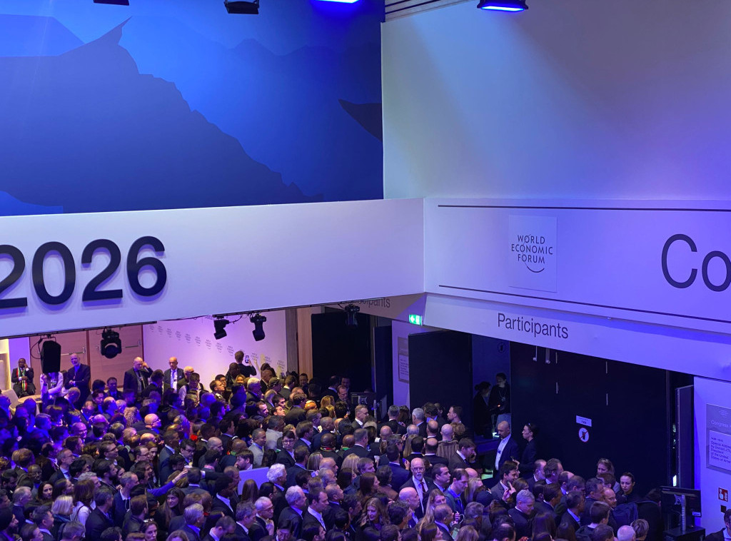 Protesti ispred predstavništva SAD u Davosu uoči Trampovog govora