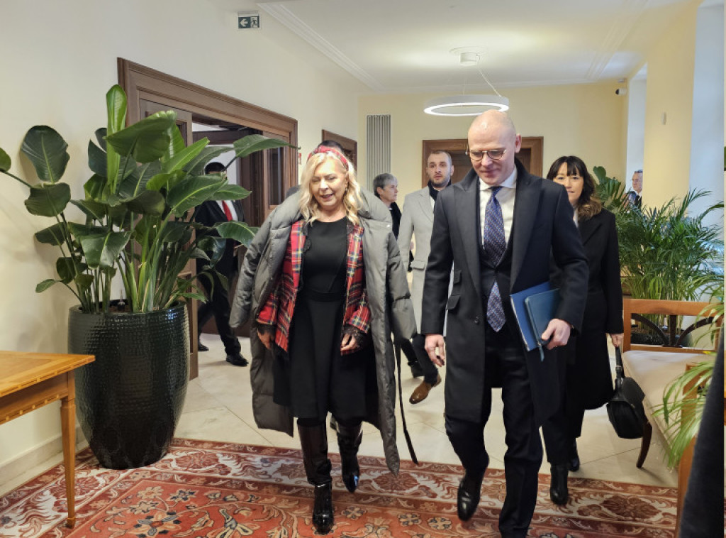 Mađarski ministar Janoš Lazar: Krajem februara teretni saobraćaj na pruzi Beograd - Budimpešta