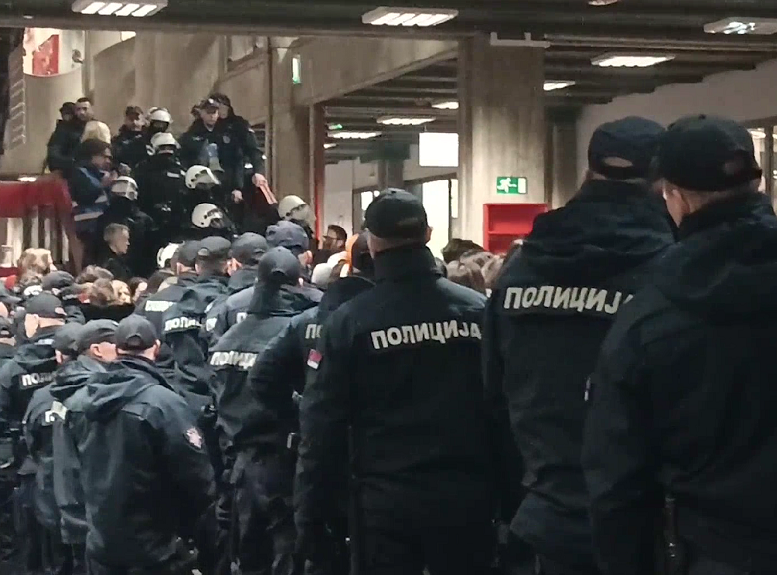 Grupa studenata koja je pokušala da blokira Filozofski fakultet u Novom Sadu se razišla