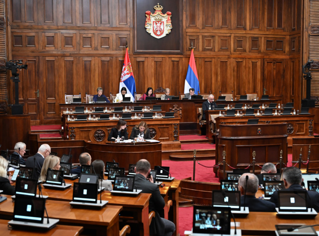 Poslanici počeli sednicu pitanjima o stanju u prosveti, kulturi, EPS-u