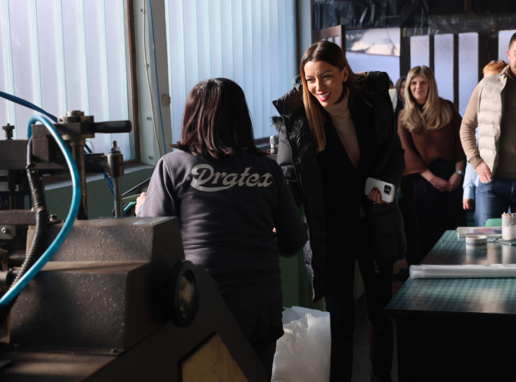 Ministarka Mesarović obišla firmu DRATEX u Sevojnu, najvećeg proizvođača ofingera u Srbiji