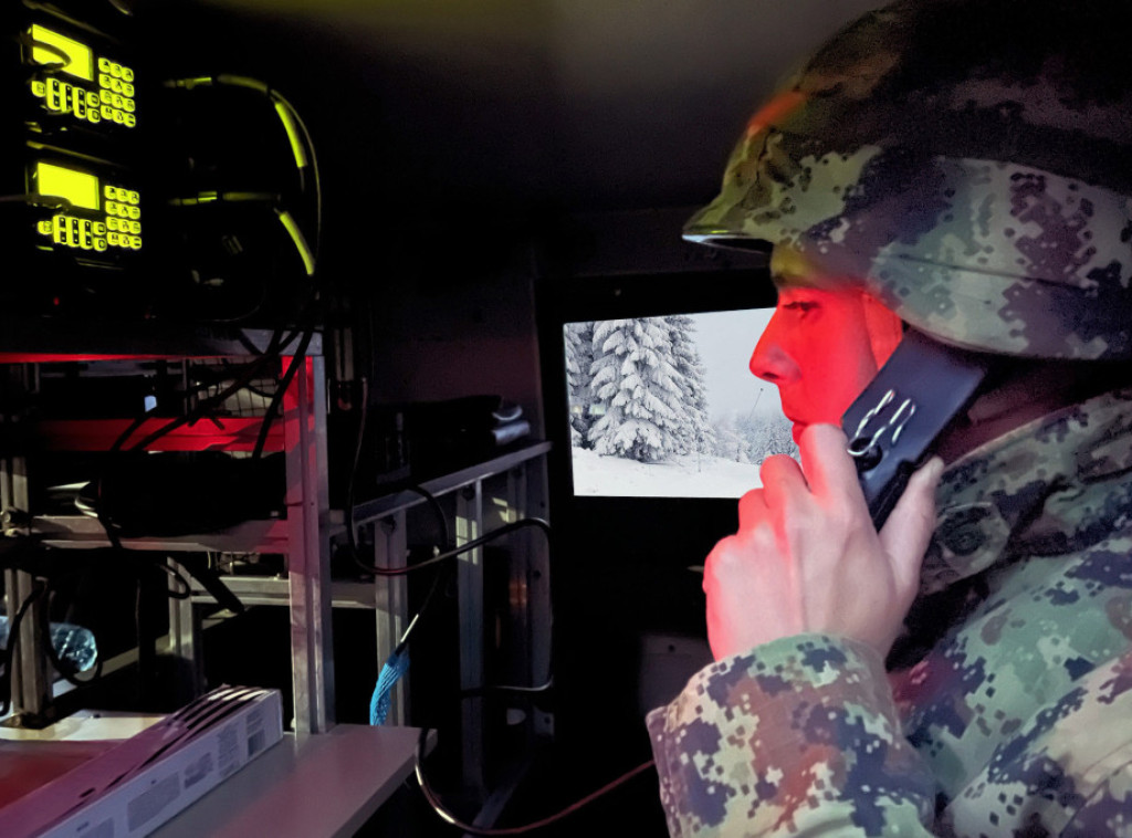 U Brigadi veze u toku kolektivna obuka vojnika službe telekomunikacija