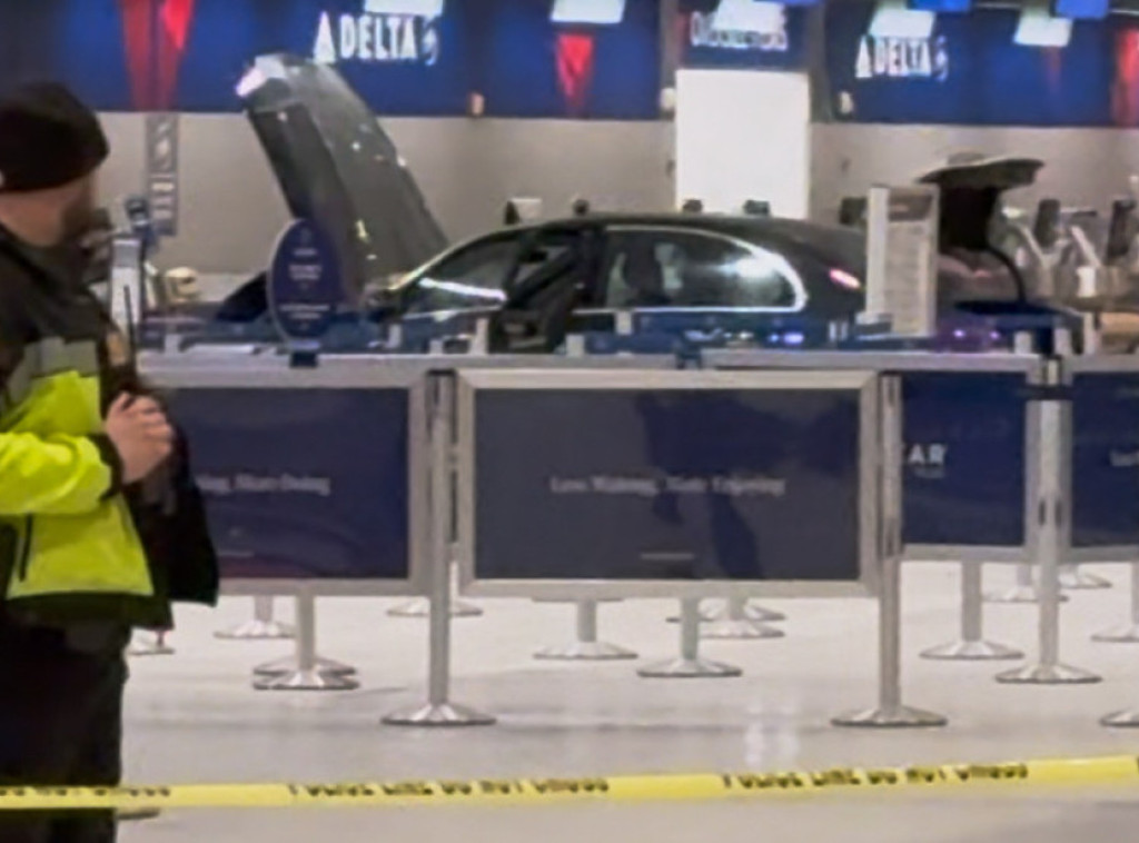 Vozač u pritvoru nakon što je automobilom udario u terminal aerodroma u Detroitu