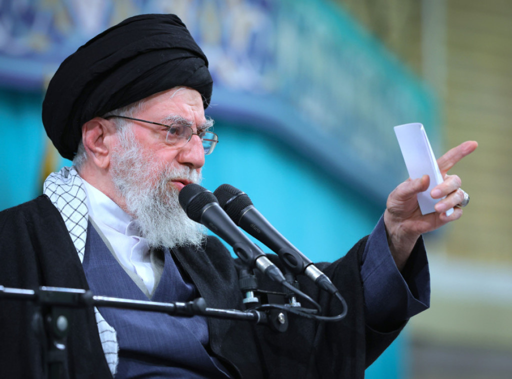 Mediji: Hamenei se krije u podzemnom skloništu u Teheranu