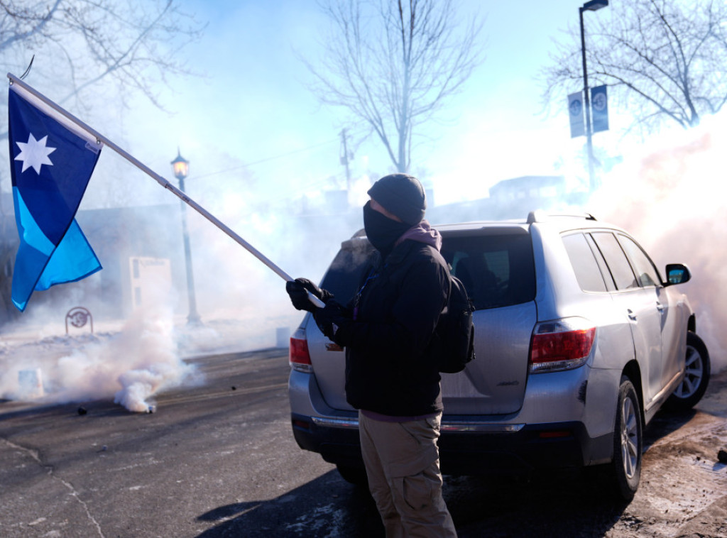 Masovni protesti u Mineapolisu nakon što su agenti ICE ubili jednog muškarca