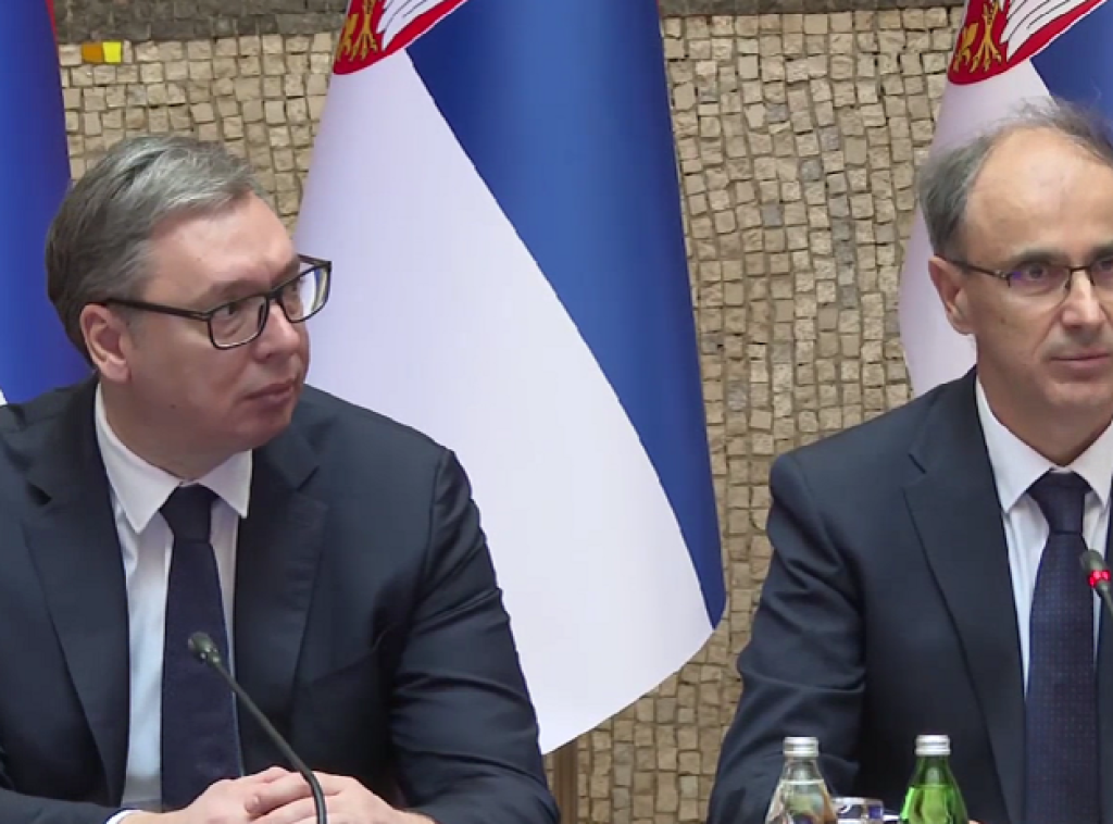 Vučić ministrima: U ovako teškim vremenima nema odmora, ili radite ili smena