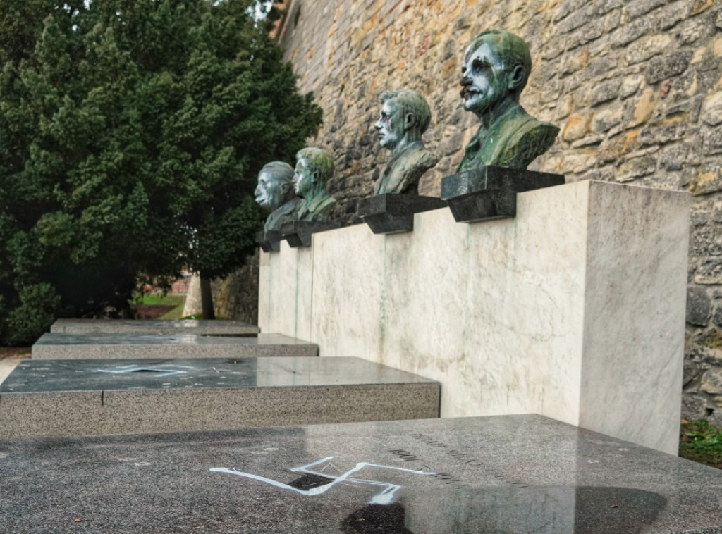 Spomenici narodnih heroja na Kalemegdanu vandalizovani u toku noći