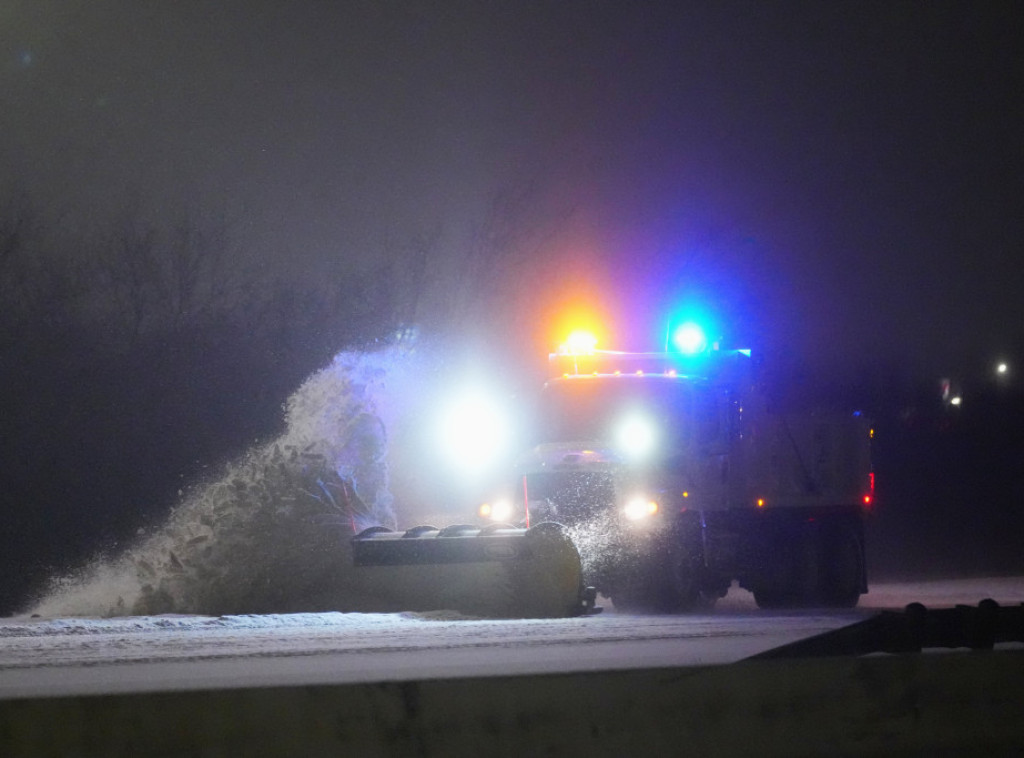 Oluja Fern u SAD: Milioni pogođeni,stotine hiljada bez struje,otkazano hiljade letova