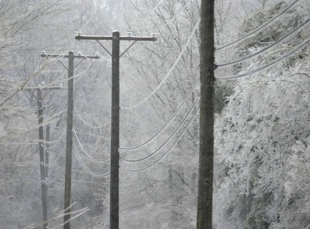 Velika zimska oluja u SAD: Dvoje mrtvih, bez struje skoro 800.000 domaćinstava