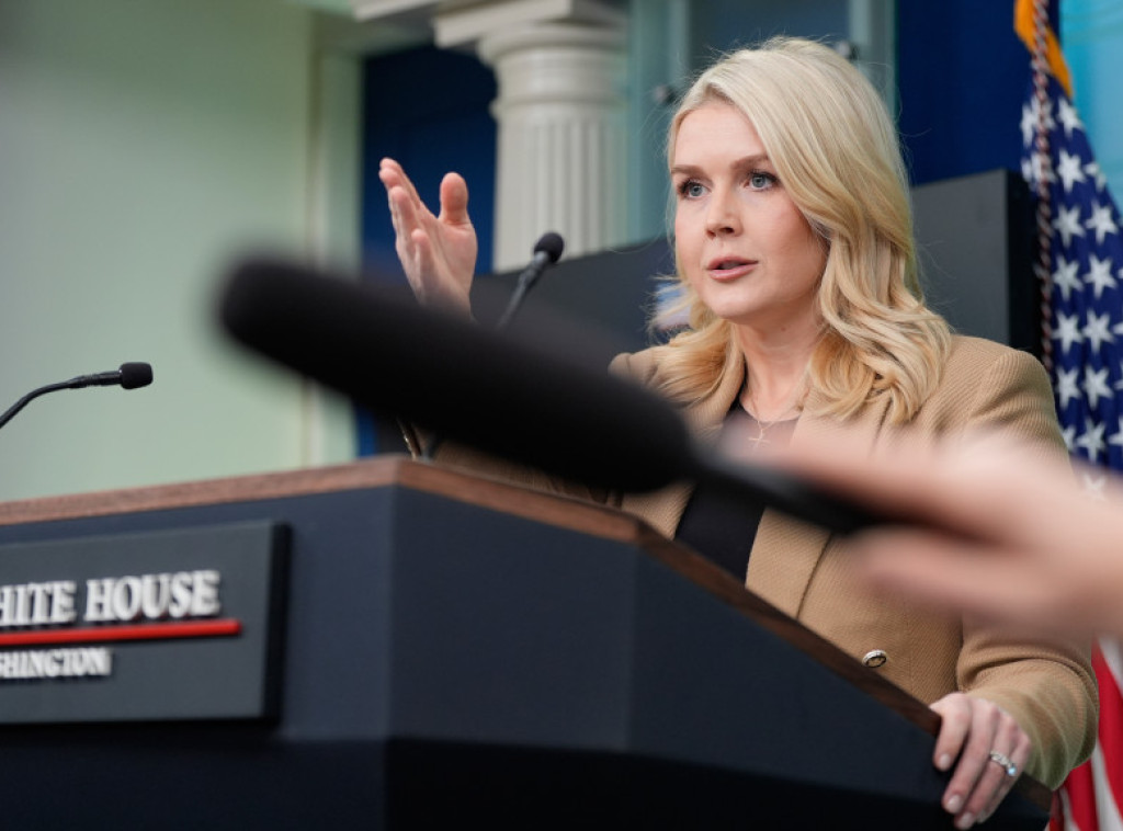 Portparolka Bele kuće Kerolajn Livit optužila guvernera Minesote da podsticao pojedince da snimaju savezne agente