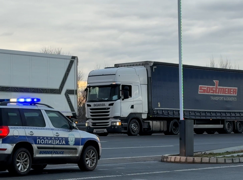 Transport operators block exit terminal at Horgos border crossing in protest against EU rules