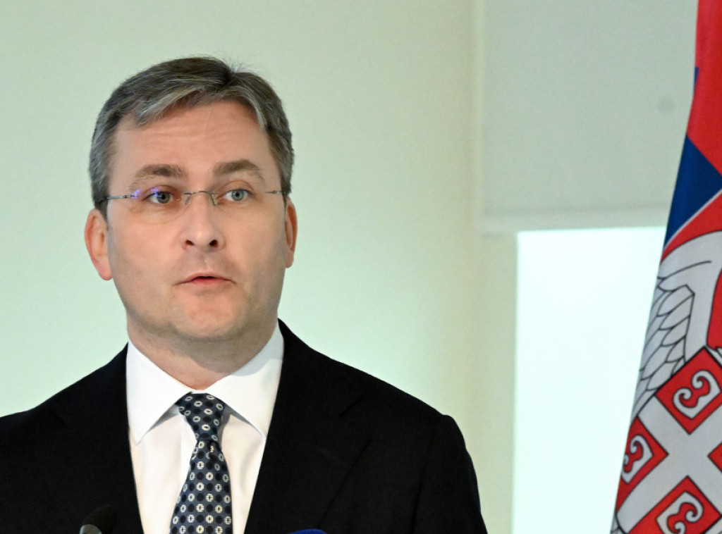 Ministar Selaković osudio napade na spomenike u Beogradu