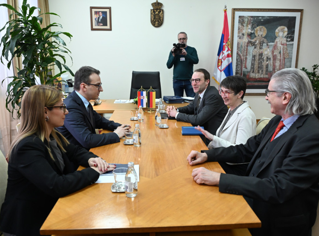 Petar Petković razgovarao sa ambasadorkom i zvaničnikom MSP Nemačke o položaju Srba na Kosovu i Metohiji i dijalogu
