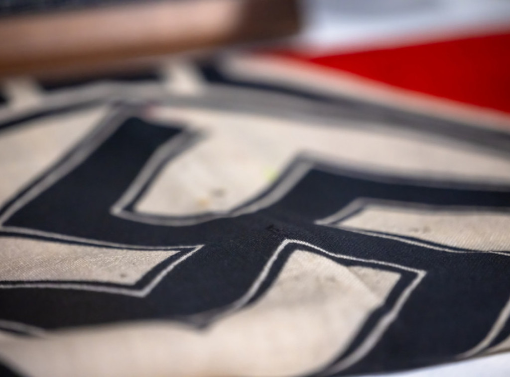 Slovenija: Zastava sa nacističkim simbolom vijorila se na žurci kod Pirana